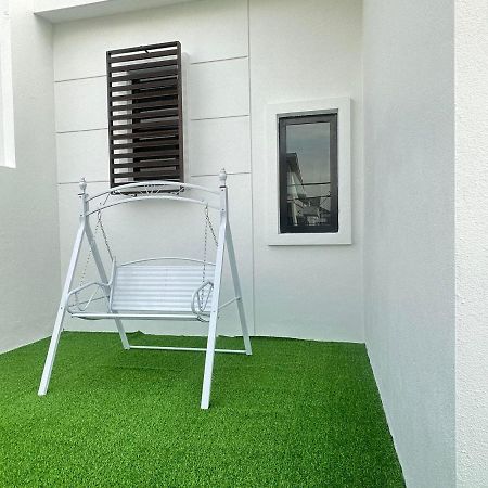 《Untitled Homestay》Sitiawan Luaran gambar