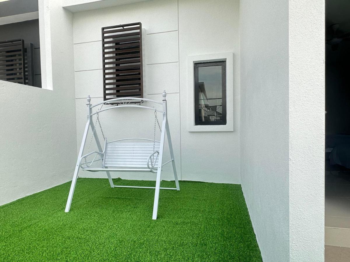 《Untitled Homestay》Sitiawan Luaran gambar