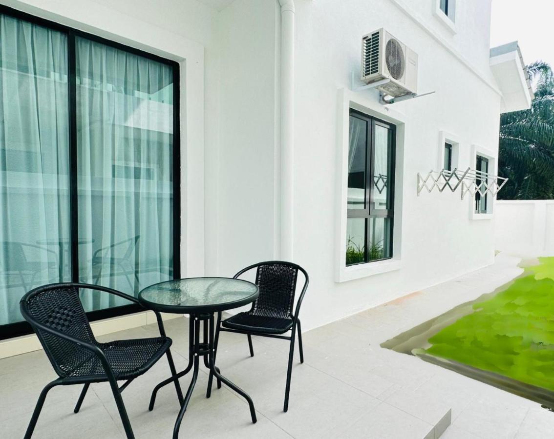 《Untitled Homestay》Sitiawan Luaran gambar