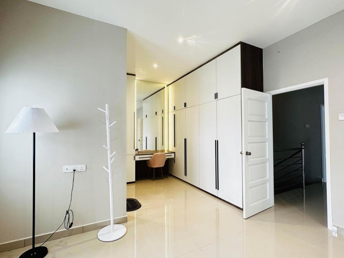 《Untitled Homestay》Sitiawan Luaran gambar