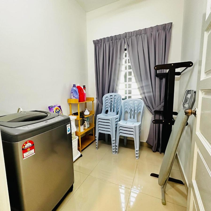 《Untitled Homestay》Sitiawan Luaran gambar